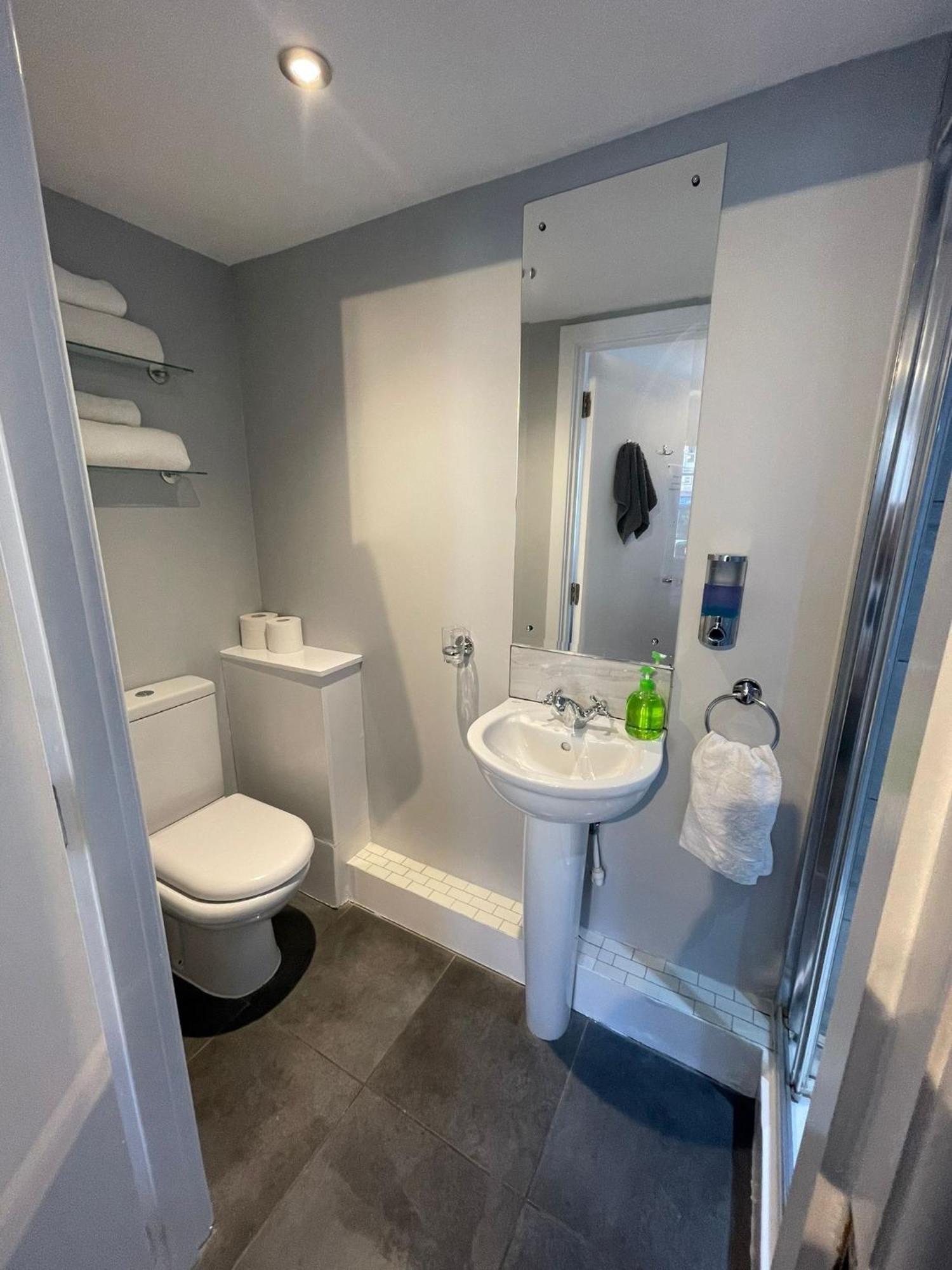Blackbull With Rooms Lower Cumbernauld Esterno foto